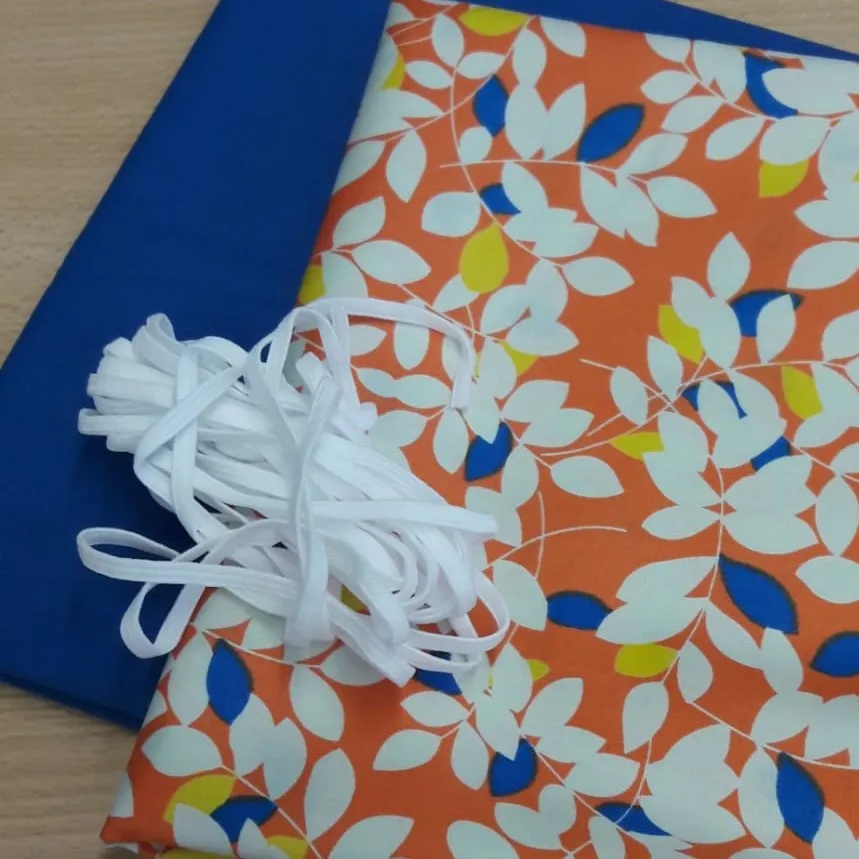 Pakketje oranje katoen met takje voor 6 mondmaskers